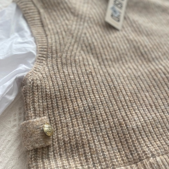 Pullover sweater vest top - Picture 4 of 4